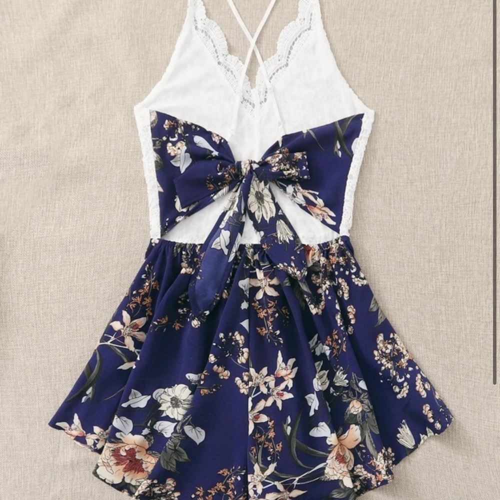 Lace Top Floral Romper SHEIN - Picture 2 of 4